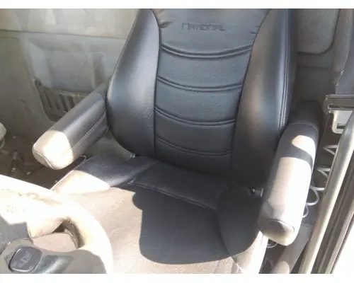VOLVO VNL SEAT, FRONT