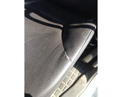 VOLVO VNL SEAT, FRONT
