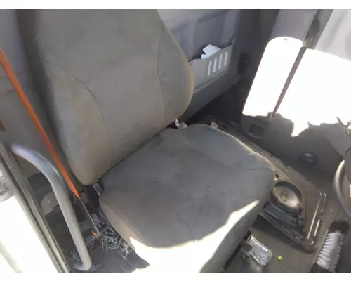 VOLVO VNL SEAT, FRONT