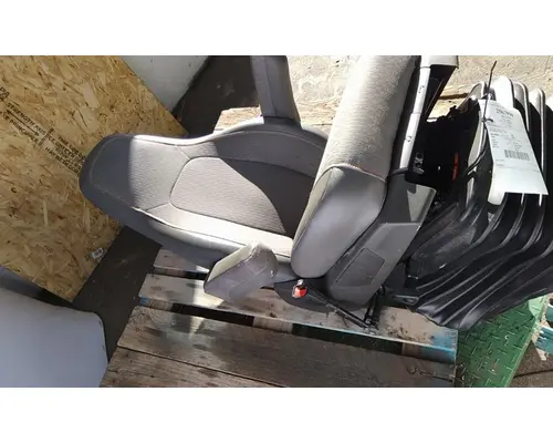VOLVO VNL SEAT, FRONT