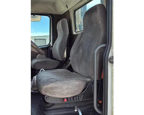 VOLVO VNL SEAT, FRONT