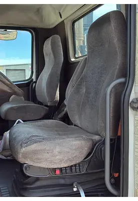 VOLVO VNL SEAT, FRONT