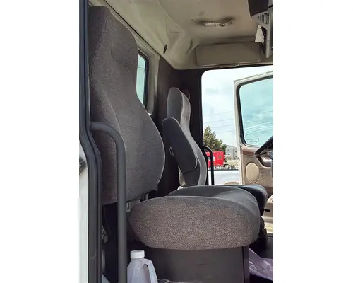 VOLVO VNL SEAT, FRONT