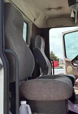 VOLVO VNL SEAT, FRONT
