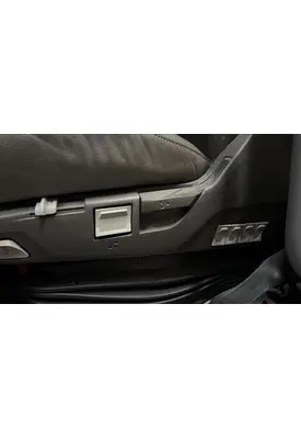 VOLVO VNL SEAT, FRONT