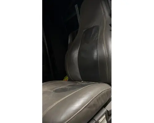 VOLVO VNL SEAT, FRONT