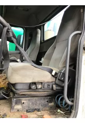 VOLVO VNL SEAT, FRONT