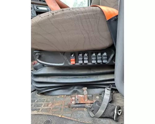 VOLVO VNL SEAT, FRONT