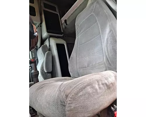 VOLVO VNL SEAT, FRONT