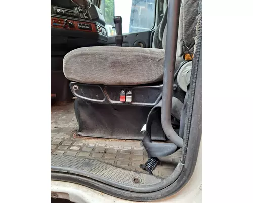 VOLVO VNL SEAT, FRONT