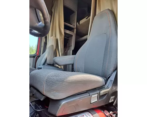 VOLVO VNL SEAT, FRONT