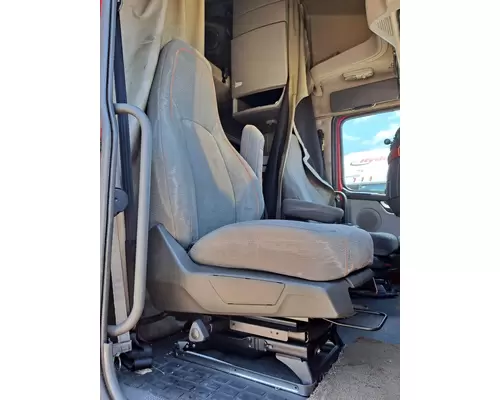 VOLVO VNL SEAT, FRONT