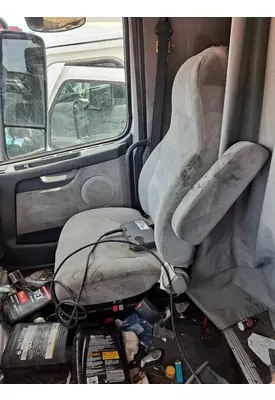 VOLVO VNL SEAT, FRONT