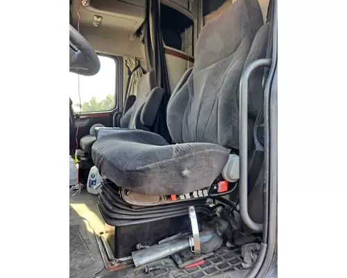 VOLVO VNL SEAT, FRONT