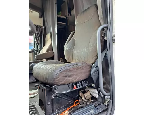 VOLVO VNL SEAT, FRONT