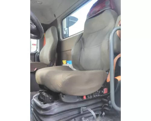 VOLVO VNL SEAT, FRONT