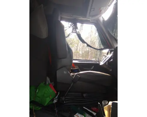 VOLVO VNL SEAT, FRONT