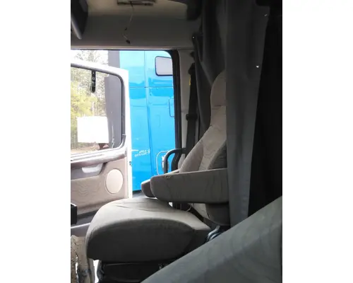 VOLVO VNL SEAT, FRONT