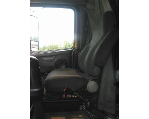 VOLVO VNL SEAT, FRONT