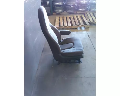 VOLVO VNL SEAT, FRONT