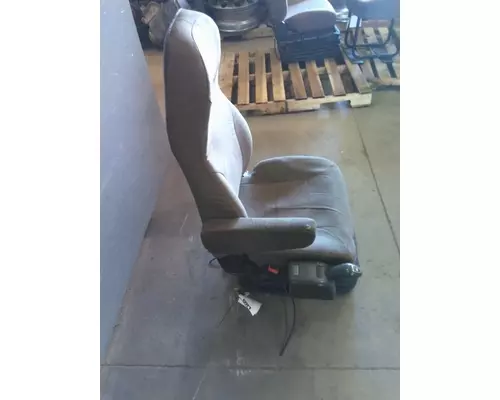 VOLVO VNL SEAT, FRONT