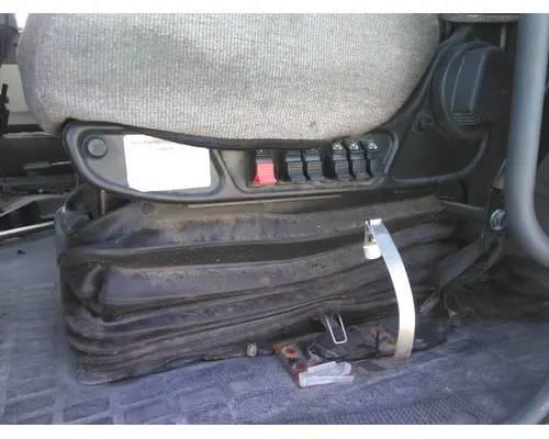 VOLVO VNL SEAT, FRONT