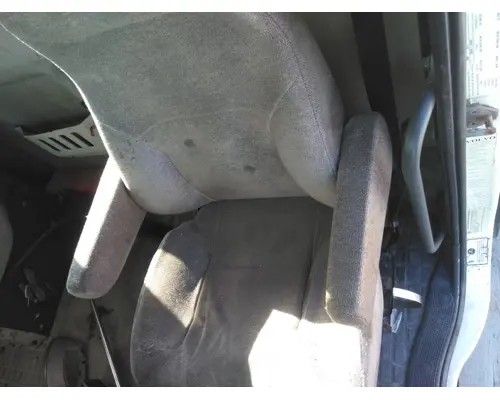 VOLVO VNL SEAT, FRONT