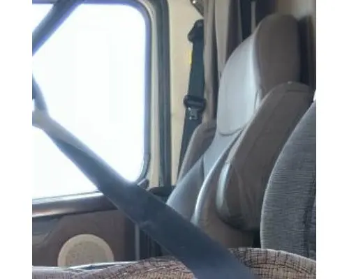 VOLVO VNL SEAT, FRONT