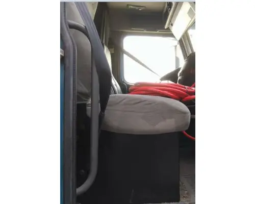 VOLVO VNL SEAT, FRONT