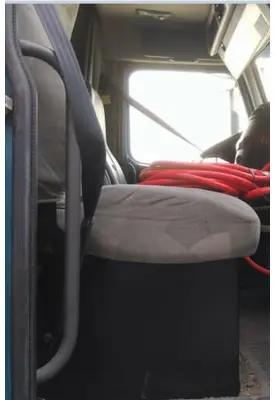VOLVO VNL SEAT, FRONT