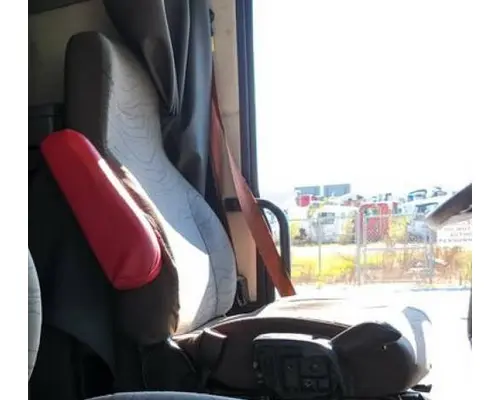 VOLVO VNL SEAT, FRONT