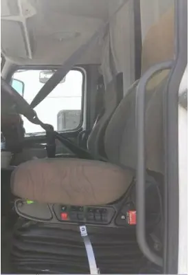 VOLVO VNL SEAT, FRONT