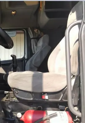 VOLVO VNL SEAT, FRONT