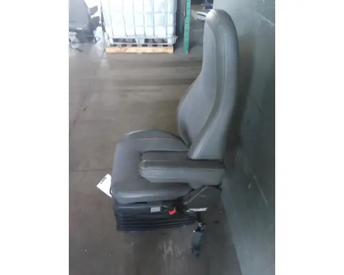 VOLVO VNL SEAT, FRONT