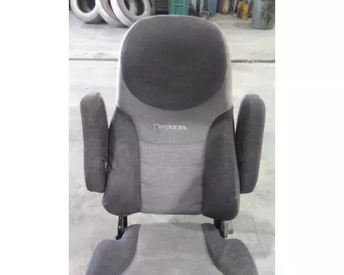 VOLVO VNL SEAT, FRONT