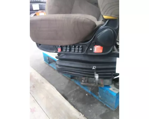 VOLVO VNL SEAT, FRONT