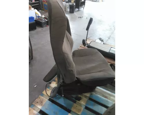 VOLVO VNL SEAT, FRONT