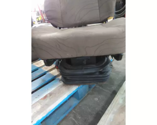 VOLVO VNL SEAT, FRONT