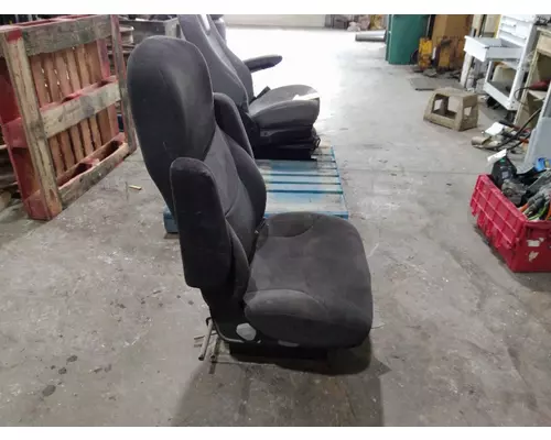 VOLVO VNL SEAT, FRONT
