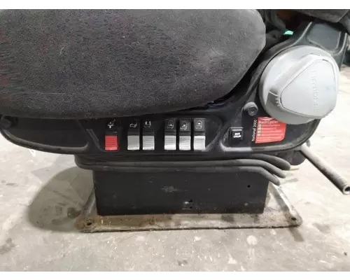 VOLVO VNL SEAT, FRONT
