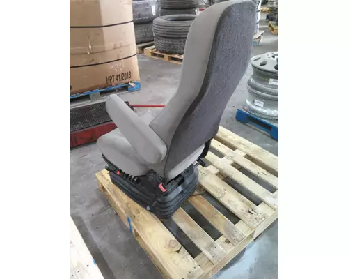 VOLVO VNL SEAT, FRONT