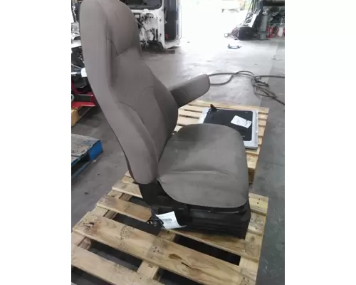 VOLVO VNL SEAT, FRONT