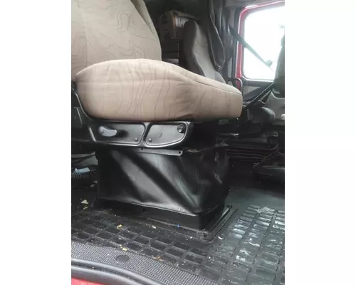 VOLVO VNL SEAT, FRONT