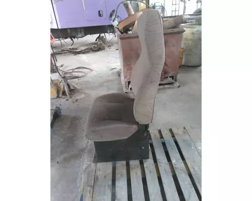 VOLVO VNL SEAT, FRONT