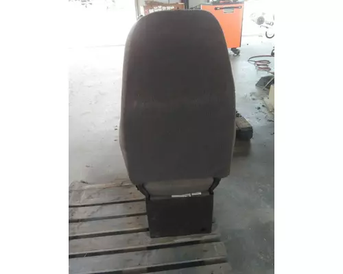 VOLVO VNL SEAT, FRONT