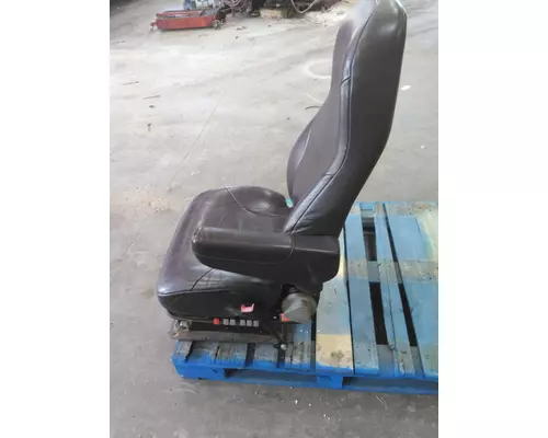 VOLVO VNL SEAT, FRONT