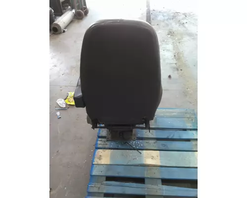 VOLVO VNL SEAT, FRONT