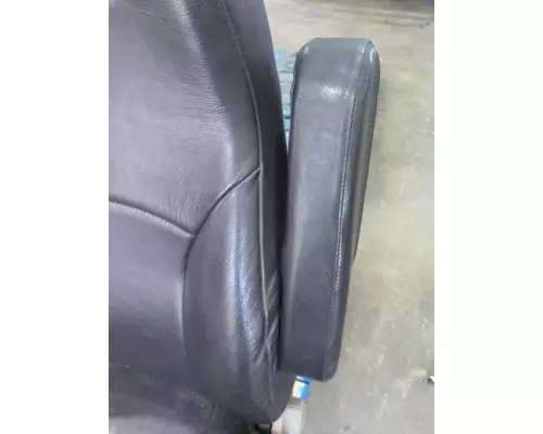 VOLVO VNL SEAT, FRONT