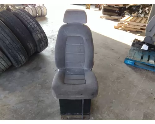 VOLVO VNL SEAT, FRONT