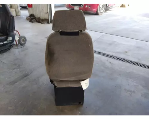 VOLVO VNL SEAT, FRONT